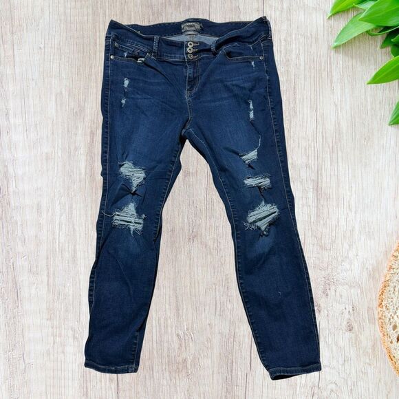 Torrid Super Soft Jegging Size 18S SHORT Blue Dark Wash Distressed Soft Stretchy - Picture 1 of 9